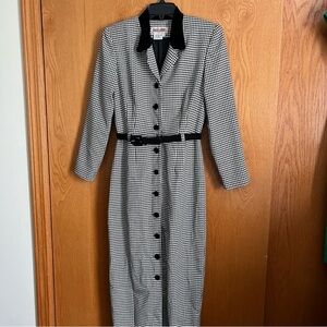 Maggy London size 4 hounds tooth midi dress